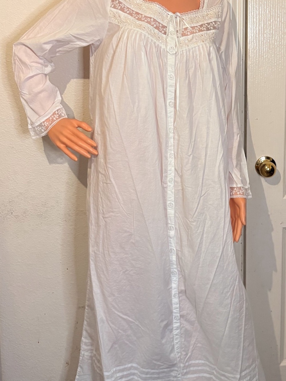 Eileen West White Long Lace-Trim Button-Front Nightgown